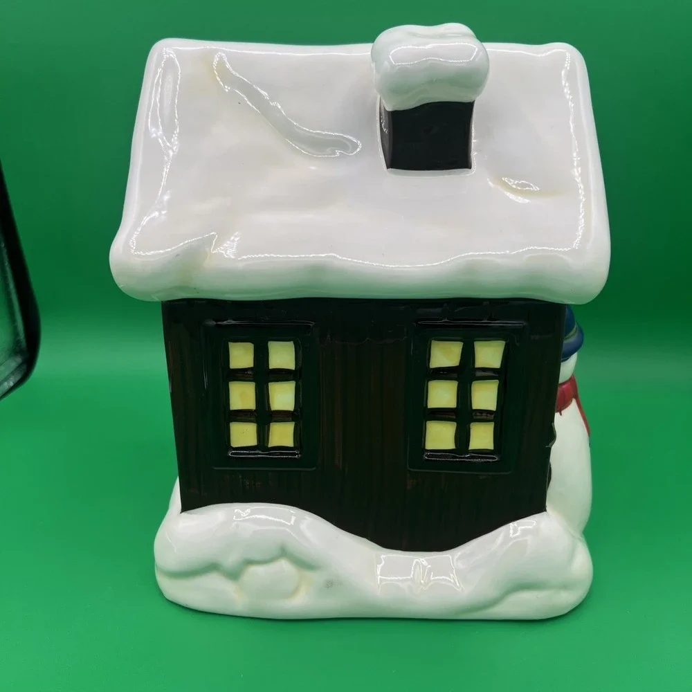 SCM Designs Snow Covered House‎ Ceramic Cookie Jar with snowman tree clean GHA3.
